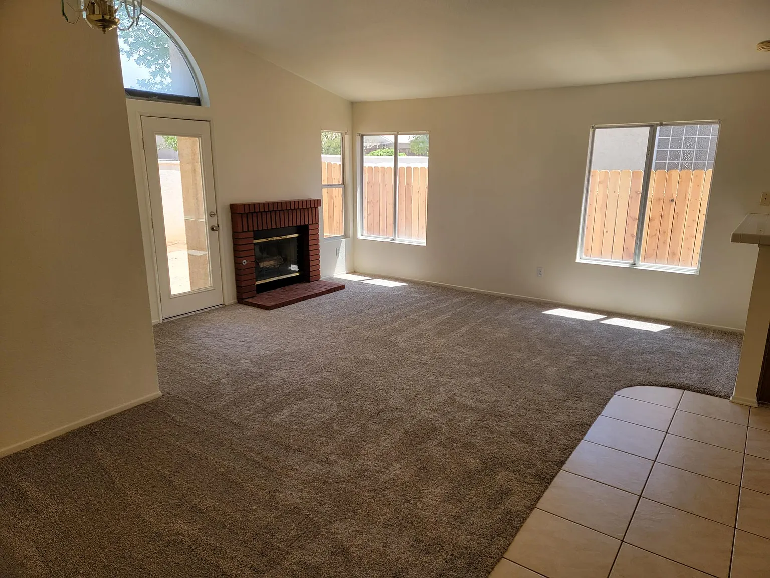 3 bed, 1200 sqft, $2,100 — Photo 3