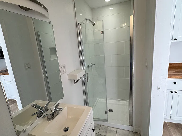 2215 Alsace Ave — Photo 6