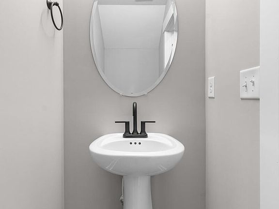 4th image of 303 Jonathan Wade Cir