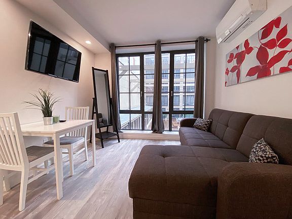 3rd image of 433 W 53rd St APT 21