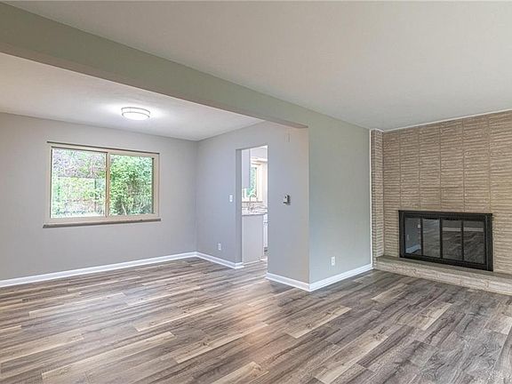 5th image of 227 Marchester Dr