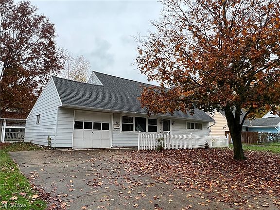 2nd image of 190 Oak Knoll St