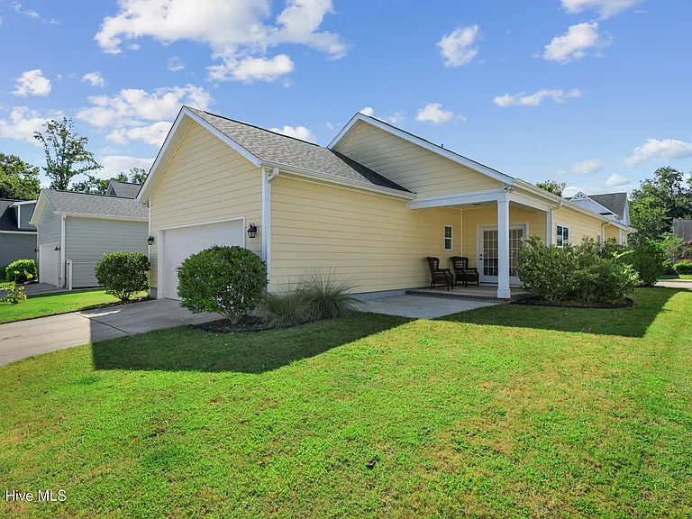 359 Hanover Lakes Dr — Photo 22