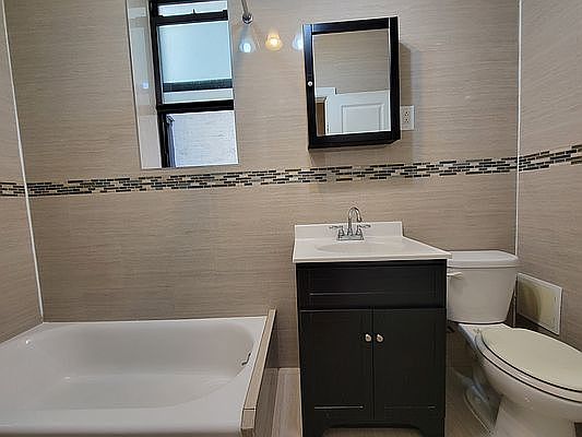2nd image of 873 Saint Johns Pl APT 8