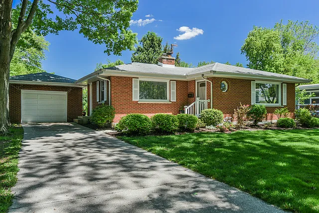 1335 Winona Ave photo 1
