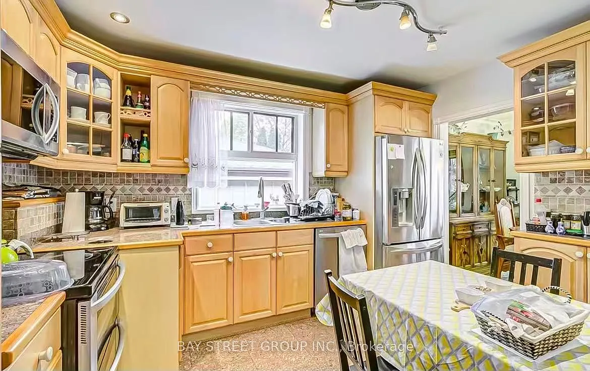 3 bed, $2,950 — Photo 3