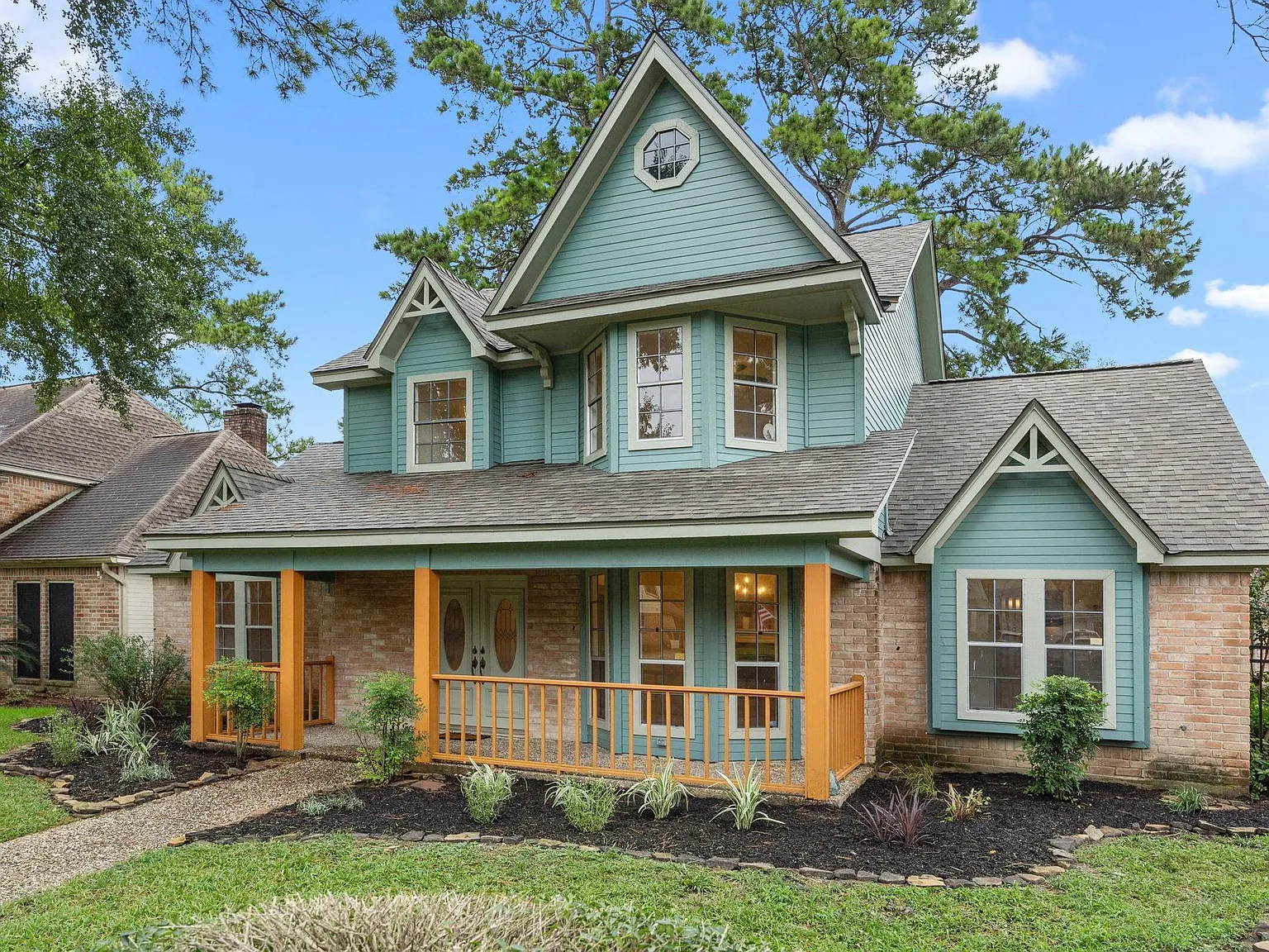 4 bed, 2.5 bath, 2290 sqft, $2,875 — Photo 3