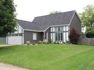 5503 W Chasefield Cir, McHenry, IL 60050