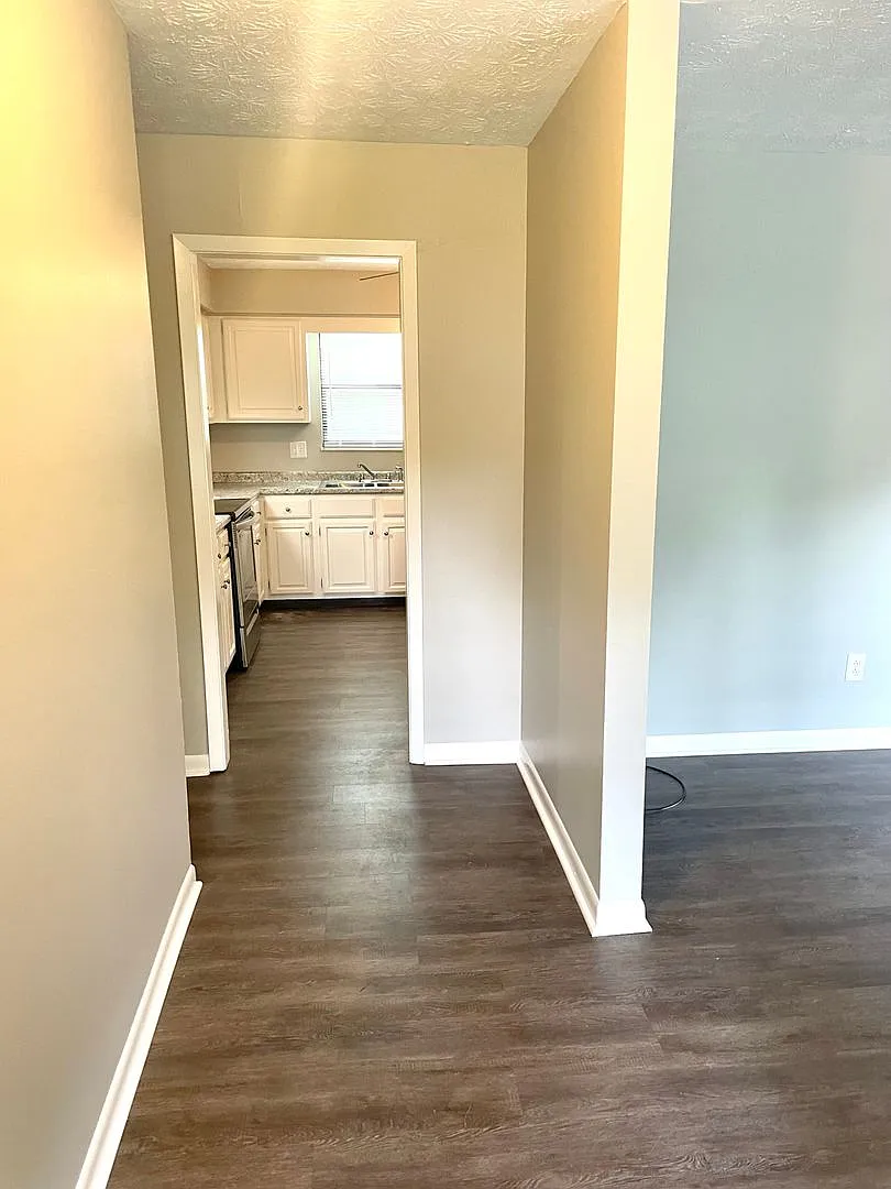 Gorgeous 3 bedroom 2.5 bath home in Farragut school district — Photo 2