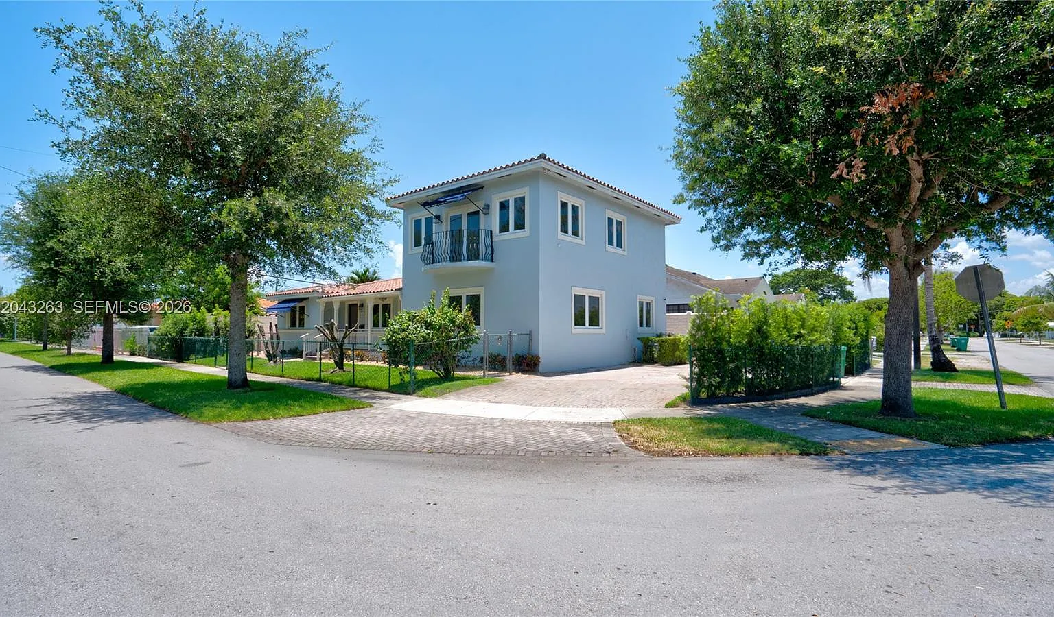 4 bed, 2.0 bath, 2326 sqft, $6,750 — Photo 1