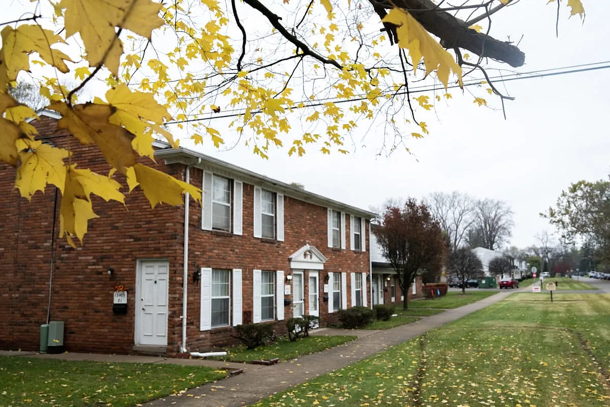 Willow Creek Apartments — Photo 2