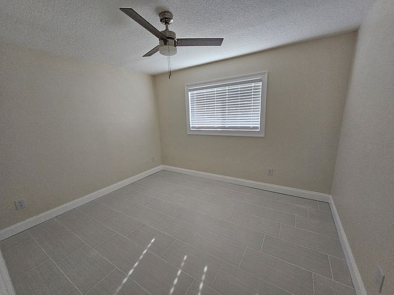 3rd image of 414 Sandpiper Ridge Dr