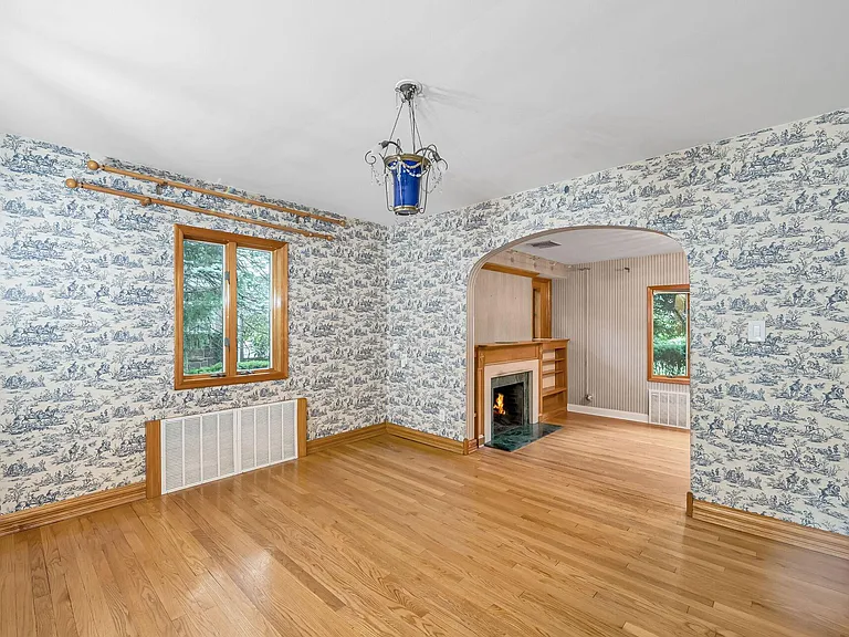 384 Owen Ave — Photo 8