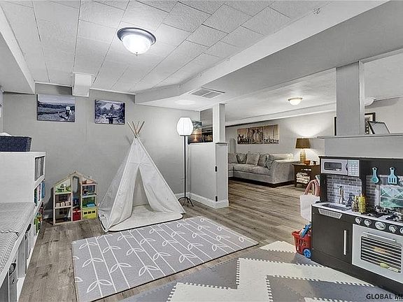 3rd image of 37 Sherman Dr