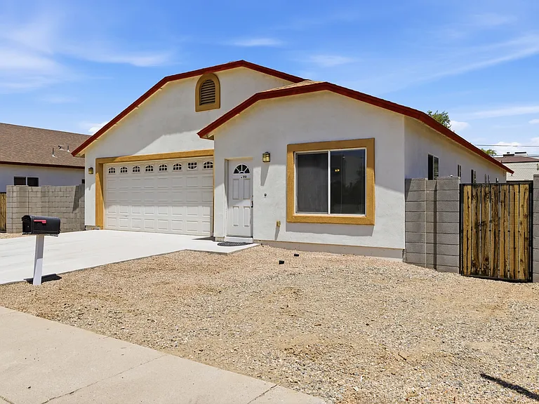 512 W Brown St — Photo 38