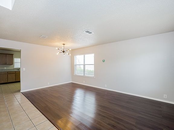 5th image of 1028 Springcreek Dr