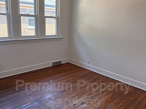 2nd image of 907 14th St Unit 2