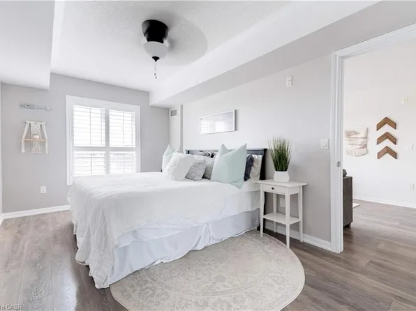 1045 Nadalin Hts #406, Milton, ON L9T 8R5