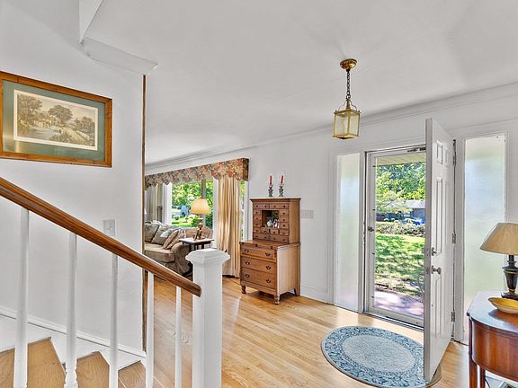 4th image of 109 Lake Forest Dr