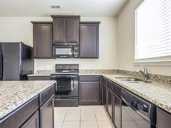 5th image of 9104 Blackstone Dr
