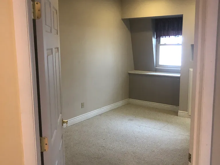 2227 Jane St #3 — Photo 11