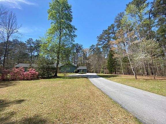 2nd image of 105 Woodbine Ct