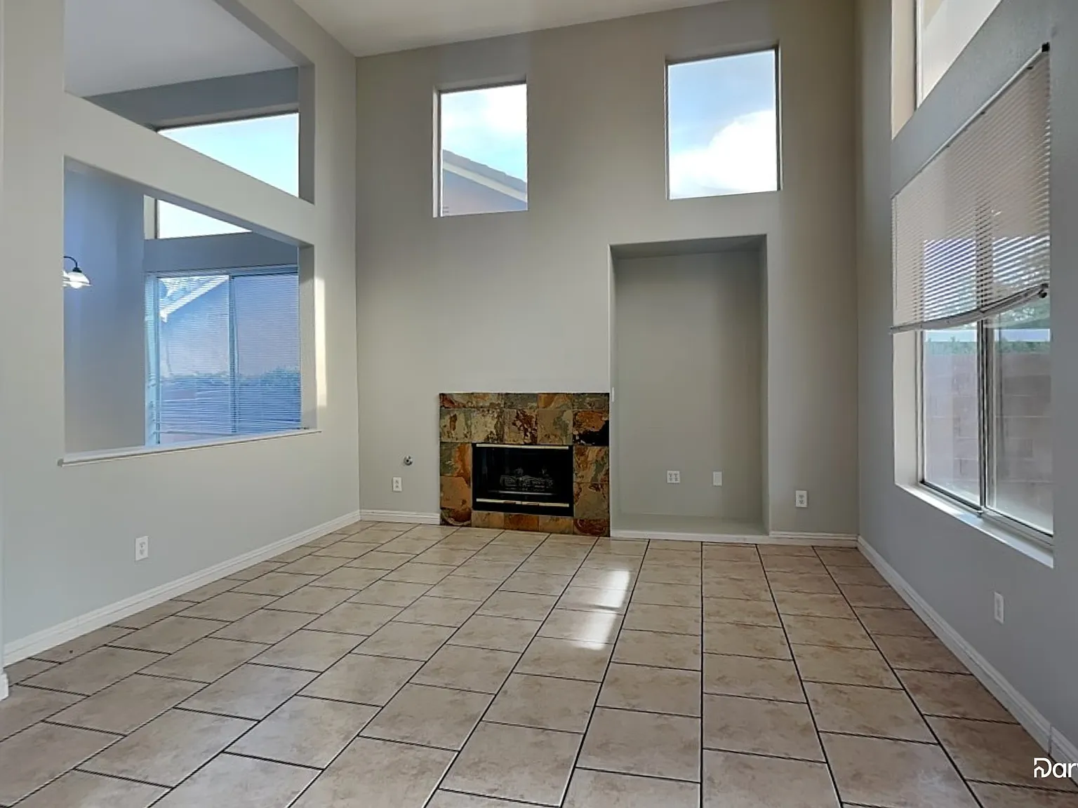 5 bed, 3.0 bath, 2140 sqft, $2,975 — Photo 4