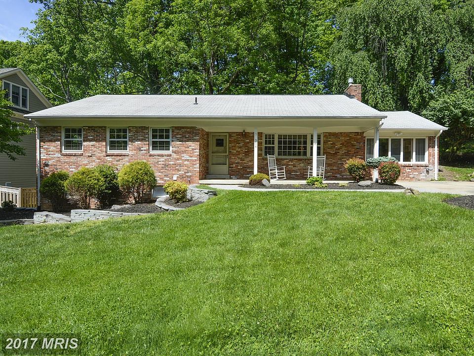1st image of 304 John Marshall Dr NE
