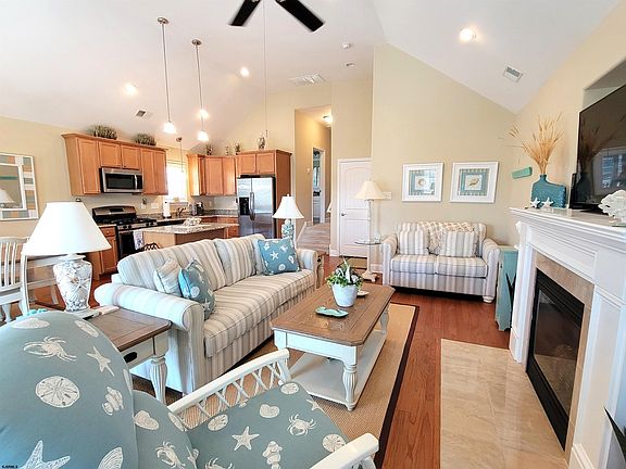 4th image of 1414 Asbury Ave #2