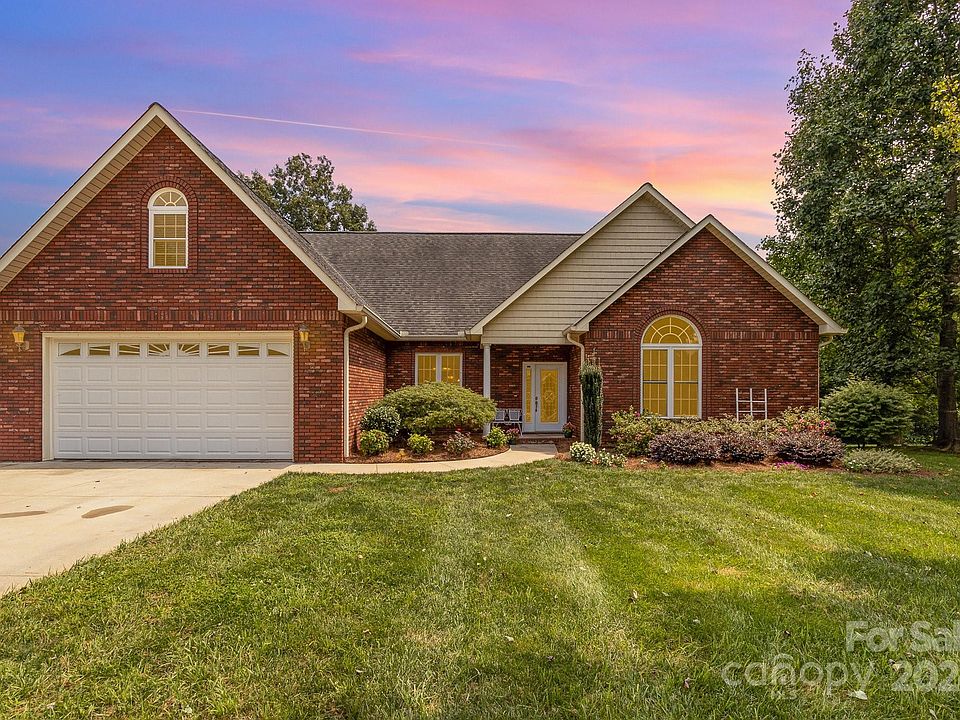 1st image of 134 Stallion Ln