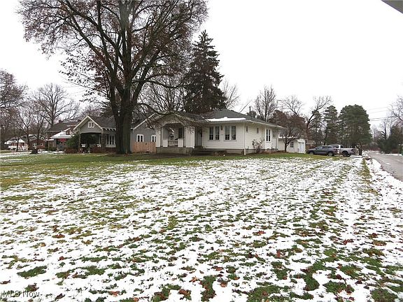 3rd image of 1050 Parkway Blvd