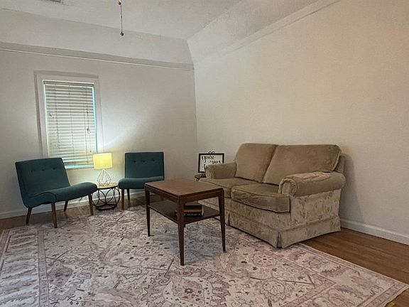 4th image of 207 E Juniper Ln