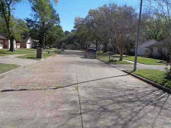 Exterior Neighborhood (street photo)