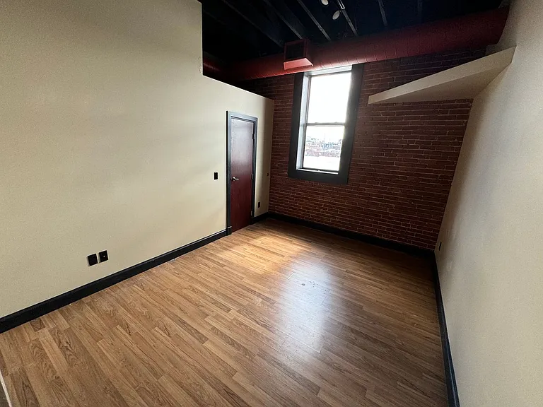 431 W Walnut St #B — Photo 12