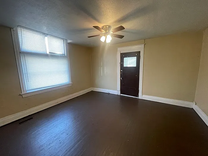 218 E 9th St #1 — Photo 3