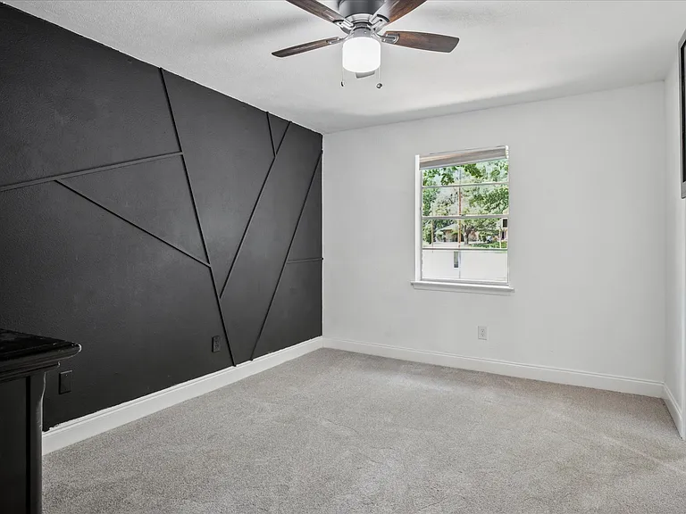 912 Glen Oaks Blvd — Photo 17