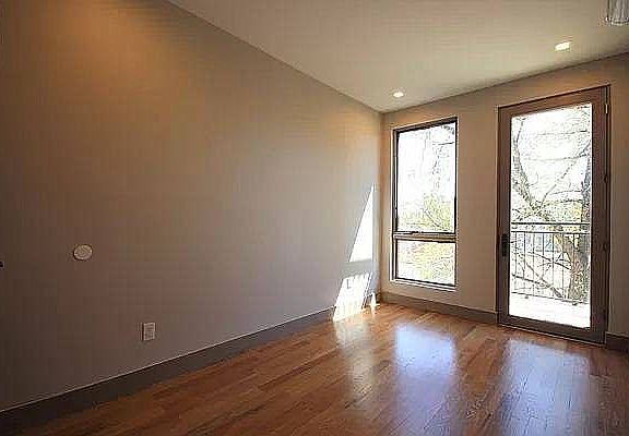 2nd image of 182 Stanhope St #4
