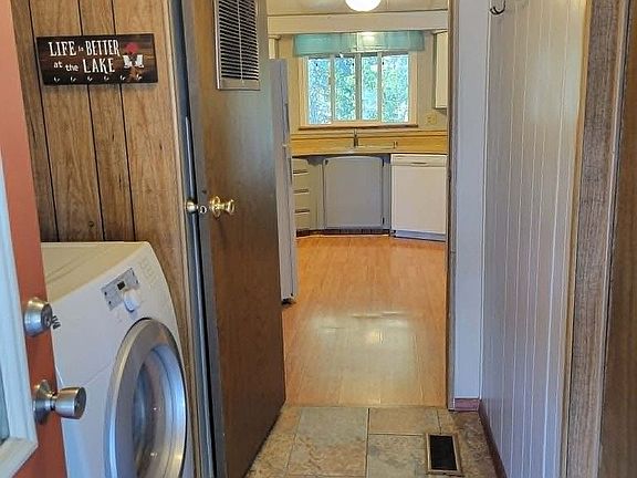Entrance - laundry room