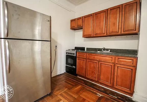 4th image of 240 Crown St APT 4A
