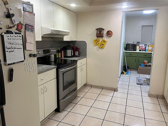 4th image of 10121 SW 34th St