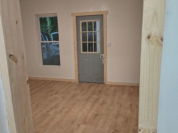 4th image of 416 N Horsman St #3