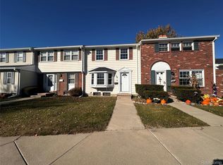 19585 Mariner Ct #383, Northville, MI 48167