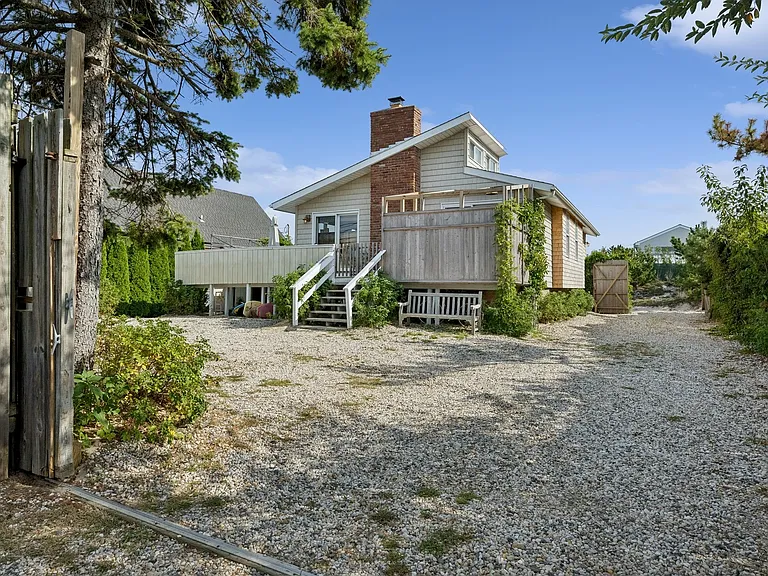 Montauk Hwy — Photo 19