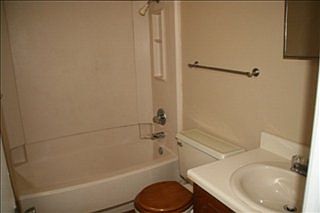 4th image of 210 Dahlia Dr
