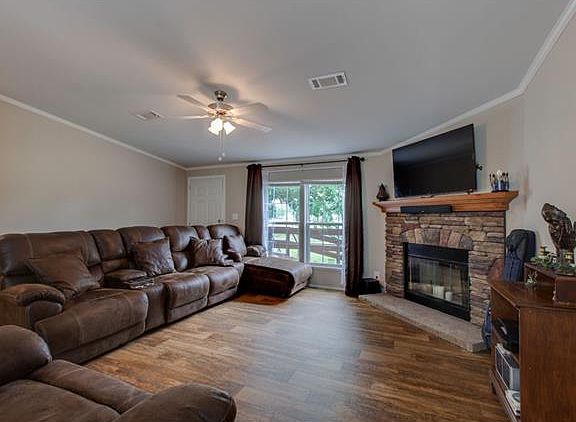 4th image of 465 Cottonwood Ln