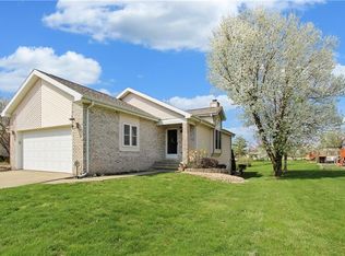 529 Deer Run Trl, Charleston, IL 61920