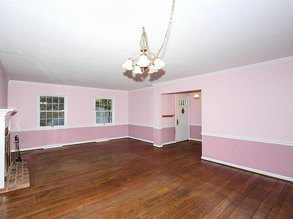 3rd image of 523 Lowell Ave