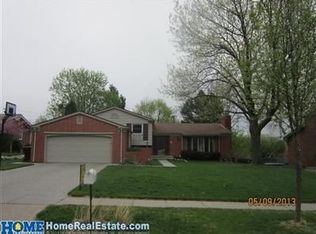 318 Taylor Park Dr, Lincoln, NE 68510