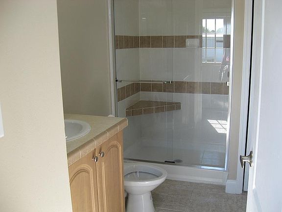 4th image of 34 Freedom Dr