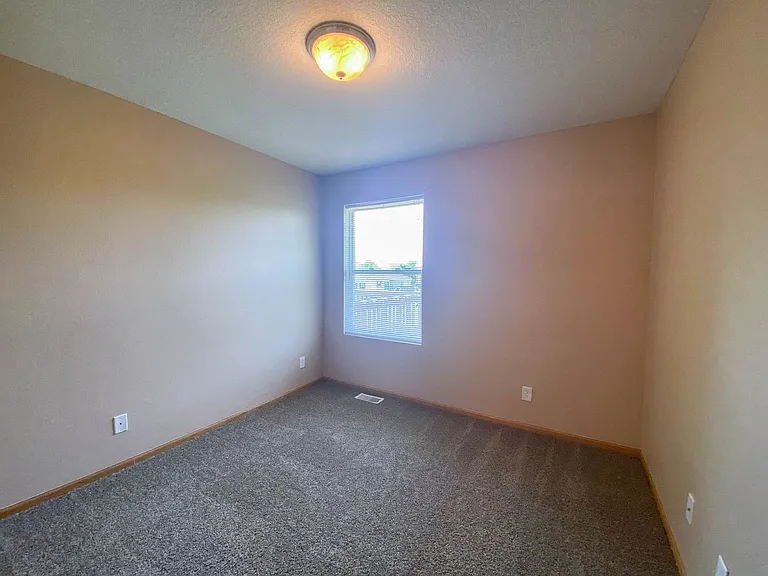 450 SE Westgate Dr — Photo 12